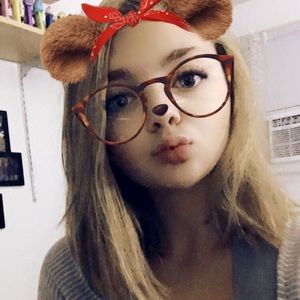 Meet your Posher, Crystal